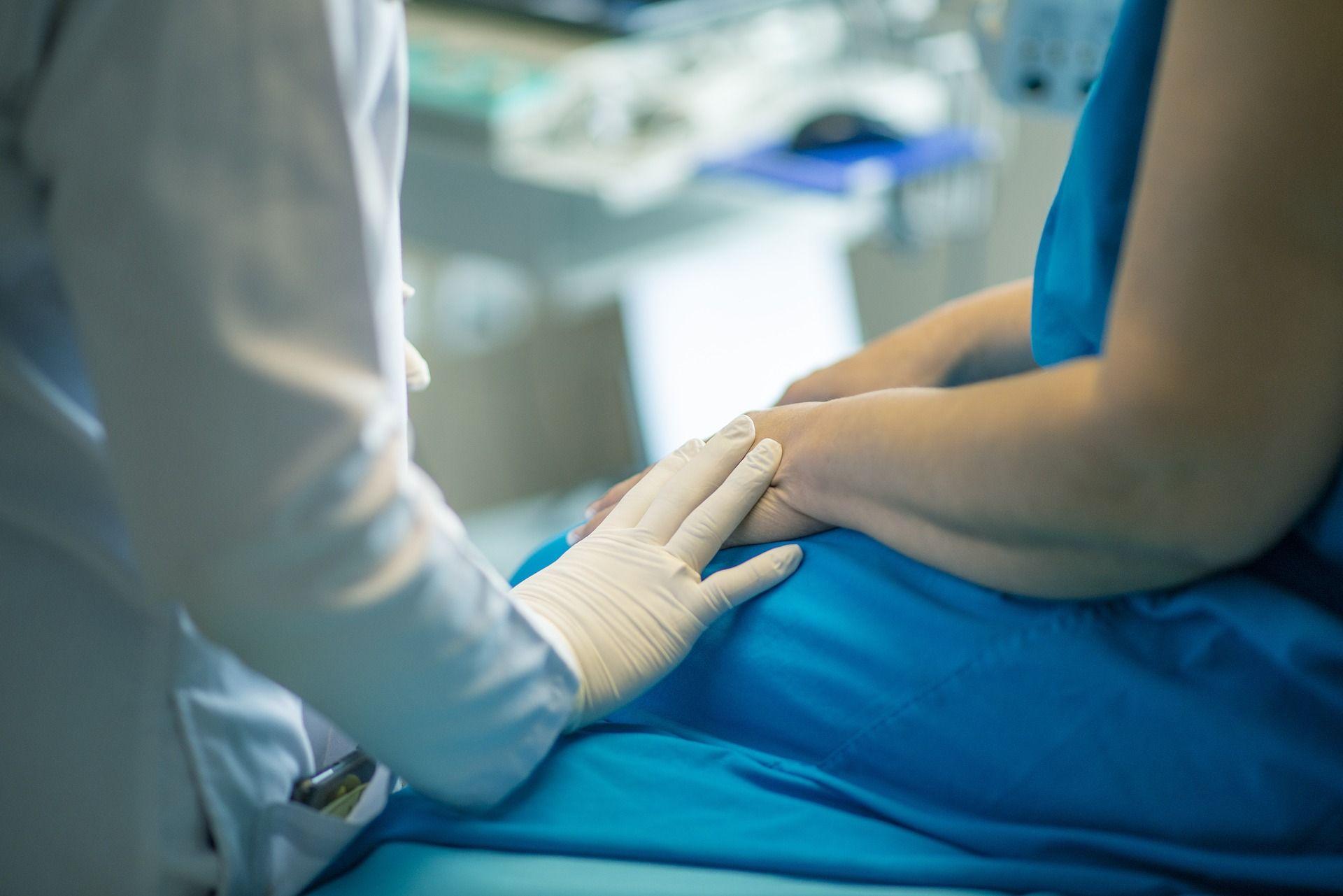 Picture of a pain management doctor assuring patient before the pain management procedure.