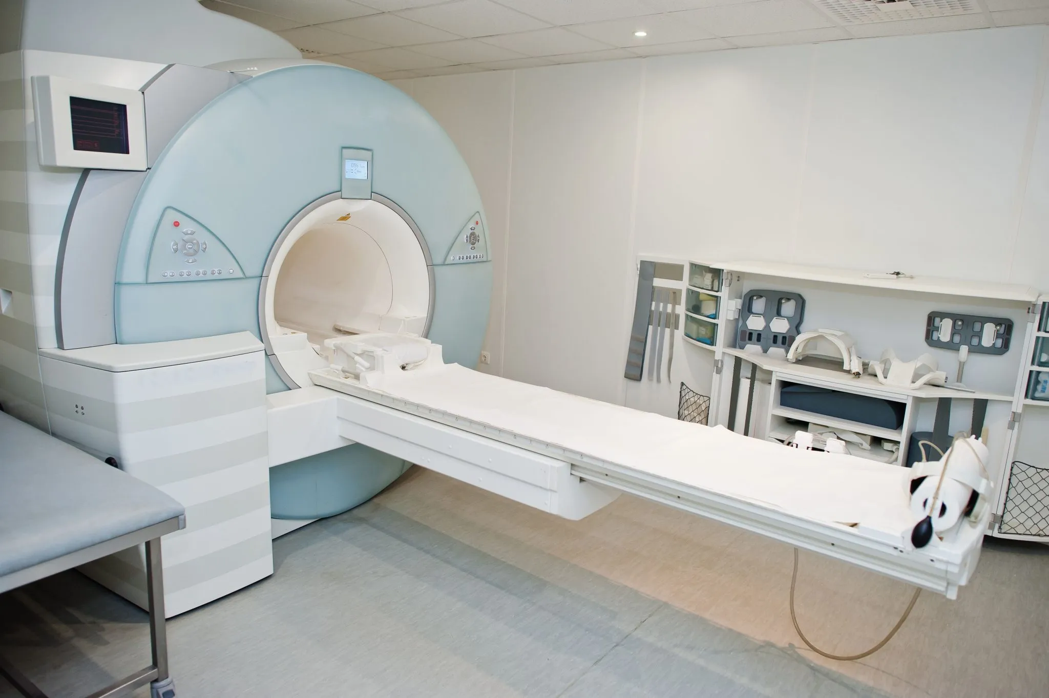 MRI machine at Deuk Spine Institute